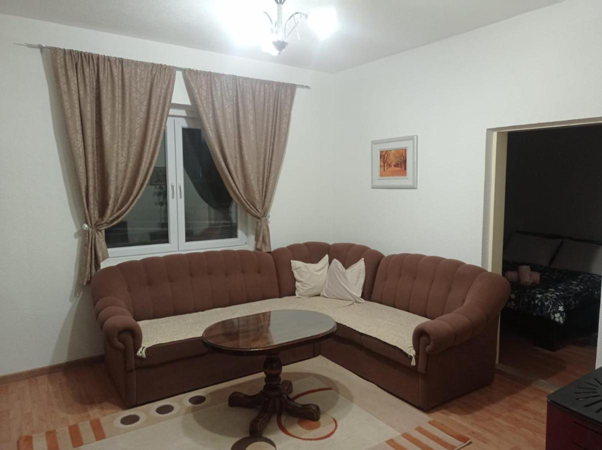 利夫诺Apartman Lili公寓 外观 照片